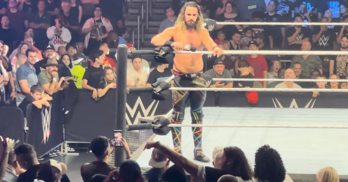 Seth Rollins Responds To A Fan Who Called Him Fake Champion At WWE Live Event